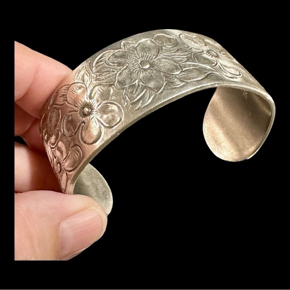 SALISBURY PEWTER, FLOWER OF THE MONTH, CUFF BRACELET. MONTH OF FEBRUARY. - Picture 1 of 7